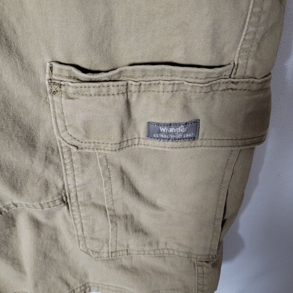 Wrangler Mens Cargo Shorts Sz 40 Relaxed Fit Flat Front Cotton Blend Khaki Tan - Picture 5 of 13